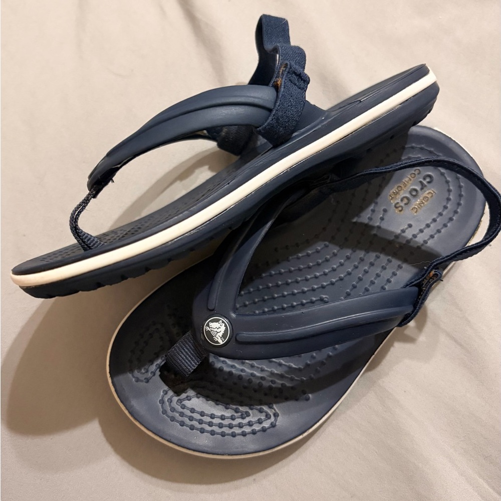 Toddler crocs flip flops size 8